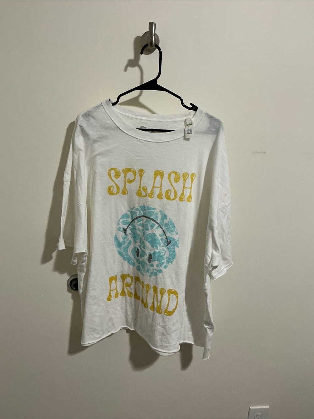 White Graphic Tee with Yellow 'SPLASH' Print and Blue Smiley Aerie XXL stain